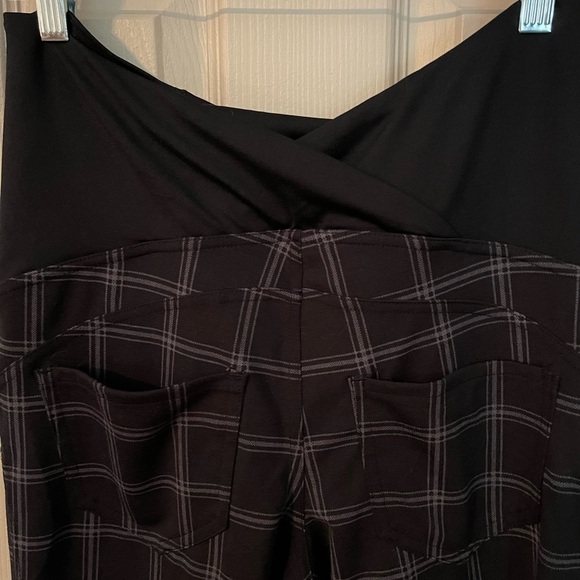 Isabel Maternity by Ingrid & Isabel black plaid leggings NWT - Picture 9 of 10
